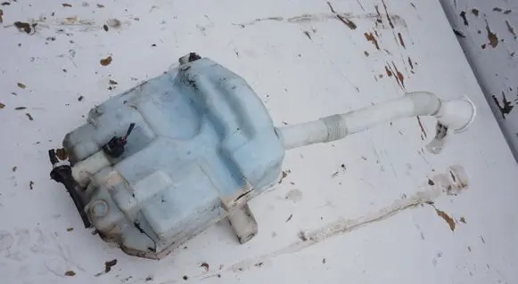 Mitsubishi ASX Windshield washer fluid reservoir/tank