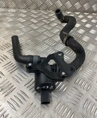 Audi A8 S8 D4 4H Engine coolant pipe/hose 4H0121471D