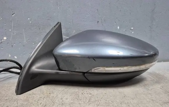 Volkswagen PASSAT B7 Front door electric wing mirror 