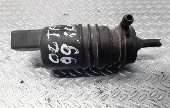 Skoda Octavia Mk1 (1U) Windscreen/windshield washer pump
