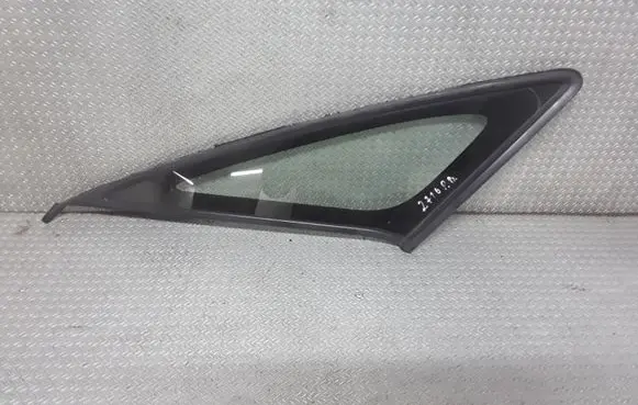 Toyota Corolla Verso E121 Front triangle window/glass 