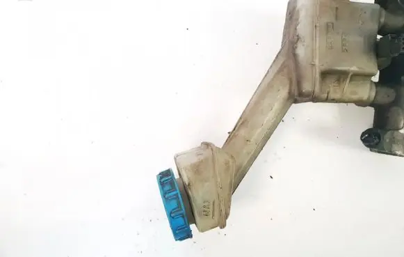 Brake fluid reservoir