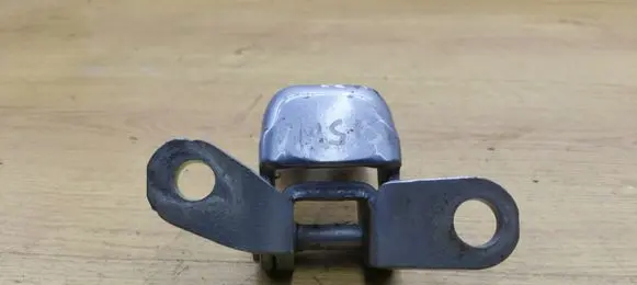 Honda CR-V Front door upper hinge
