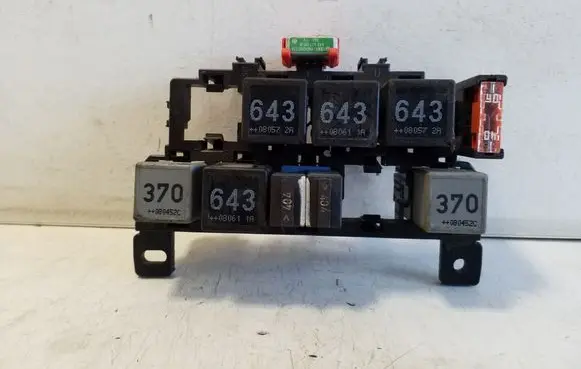 Audi A6 S6 C6 4F Relay mounting block 4F0937503
