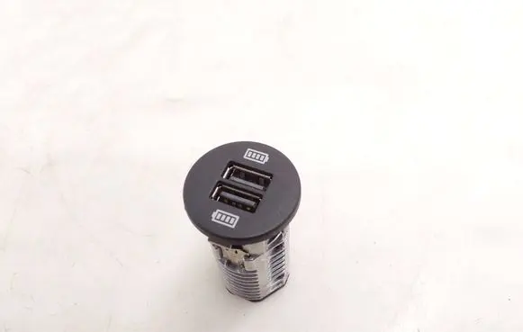 Porsche Cayenne (9Y0 9Y3) USB socket connector 971035252B