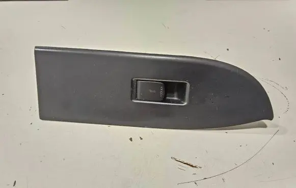 Suzuki Grand Vitara II Electric window control switch 83717-65J1 8371765J1