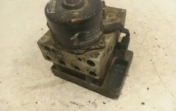 Skoda Octavia Mk1 (1U) ABS Pump 1J0907379E 5WK8452 10024803013
