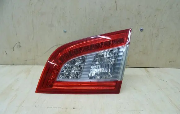 Tailgate rear/tail lights