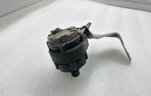 BMW X3 G01 Electric auxiliary coolant/water pump 8663248 20190404 0392024082