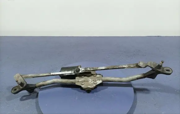 Skoda Fabia Mk2 (5J) Front wiper linkage and motor