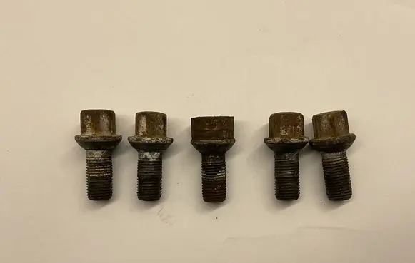 Mercedes-Benz E W212 Nuts/bolts 