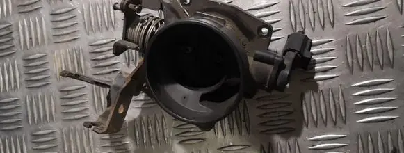 Ford Focus Throttle valve xs4uje0412002