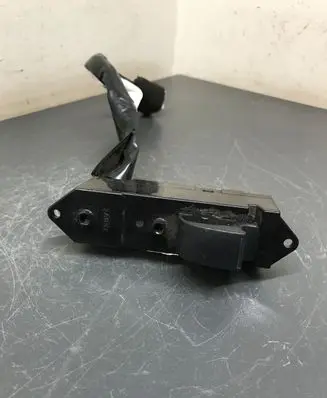 Mitsubishi Outlander Electric window control switch MR502237