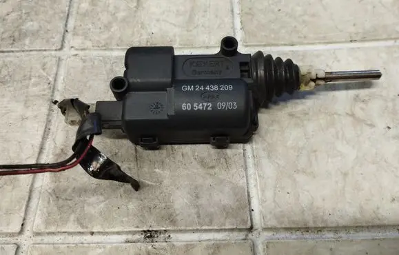 Fuel tank cap lock motor