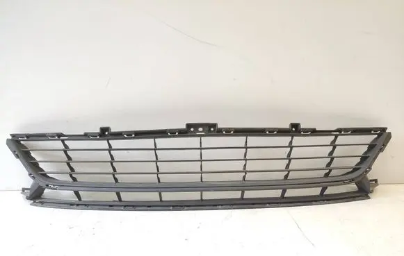 Renault Megane III Front bumper lower grill 622547366R