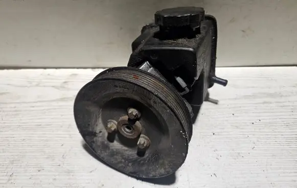 Mercedes-Benz Vito Viano W638 Power steering pump A6042360010