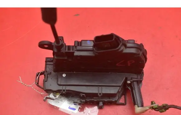 Nissan Micra C+C Front door lock 805015FA1A