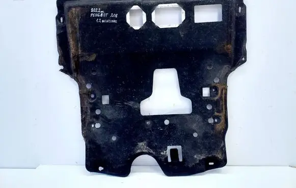 Peugeot 208 II Engine splash shield/under tray 9824226080