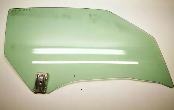 Nissan 370Z Front door window/glass (coupe) 43R00020