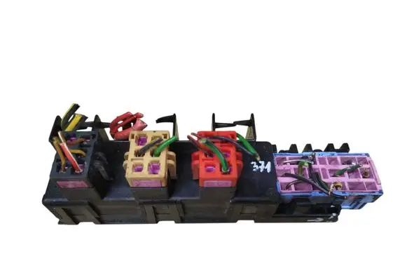 Volkswagen PASSAT B5 Fuse box set 8L0941822A