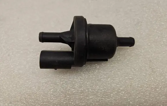 Volkswagen Polo Valve vacuum 0280142345