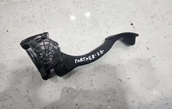 Peugeot Partner III Accelerator throttle pedal 9813994080