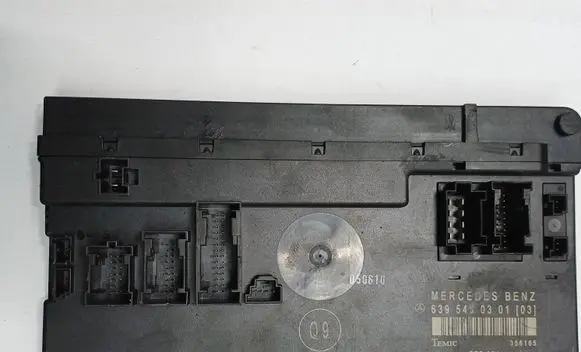 Mercedes-Benz Vito Viano W639 SAM control unit 6395450301
