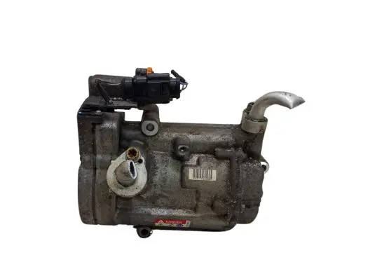 Volkswagen Jetta VI Air conditioning (A/C) compressor (pump) 5C0820803F