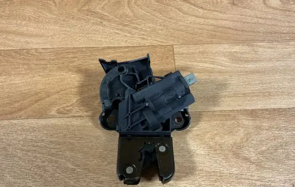 Audi A4 S4 B7 8E 8H Tailgate/trunk/boot lock/catch/latch 4F5827505C
