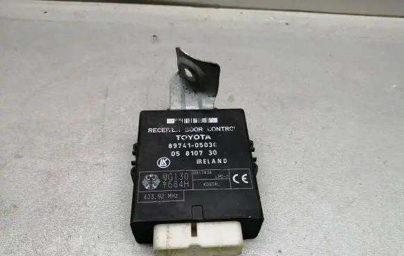 Toyota Avensis T220 Door control unit/module 8974105030 05810730