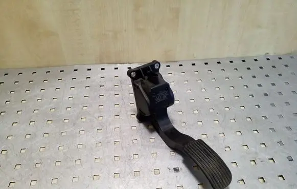 Mercedes-Benz Sprinter W906 Accelerator throttle pedal A9063000304 0280755025