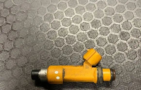Suzuki Swift I Fuel injector 2975000120