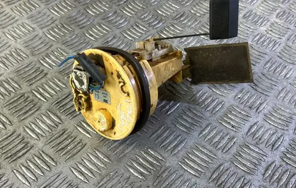 Toyota Corolla Verso AR10 Fuel level sensor 770100F010
