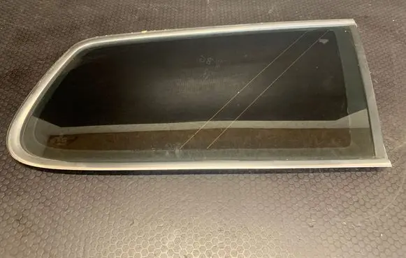 Volkswagen PASSAT B6 Rear side window E000190