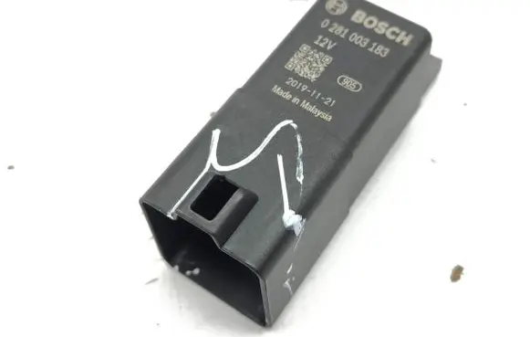 Glow plug pre-heat relay