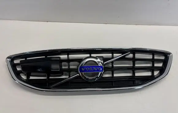 Volvo V40 Front bumper upper radiator grill 31301892