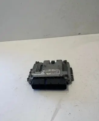 Hyundai i30 Engine control unit/module 0281015244 391052A765 1039S25463