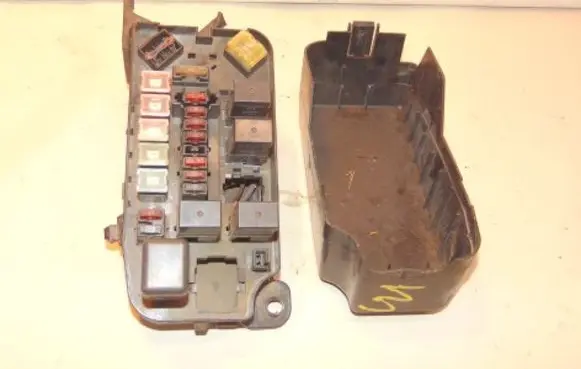 Mitsubishi Colt Fuse module MR203448 MR203446