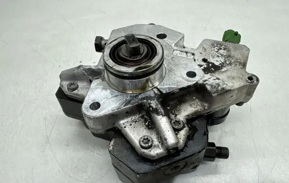 Volvo XC70 Fuel injection high pressure pump 30756125 0445010111