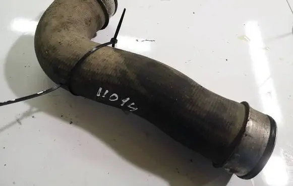 Volkswagen PASSAT B6 Intercooler hose/pipe 