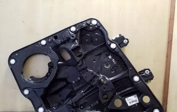Volkswagen Touareg II Rear window lifting mechanism without motor 7P6839756A