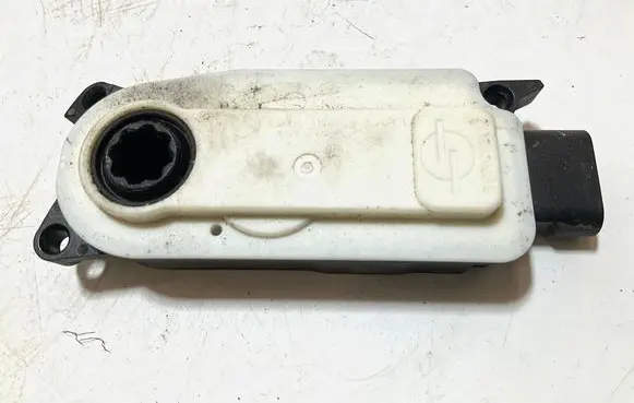 Volvo XC40 Radiator active air flap actuator 6477R1005 31498193