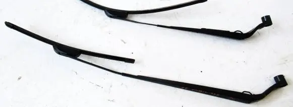 Nissan X-Trail T32 Front wiper blade arm