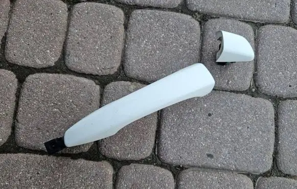 Opel Mokka B Rear door handle trim 5O5P5L5E5X0036