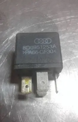 Volkswagen PASSAT B5.5 Other relay 8D0951253A PA66GF30