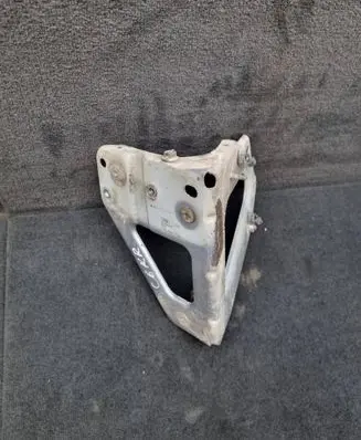 Audi A6 S6 C6 4F Fender mounting bracket 4F0821135 4F0821135B