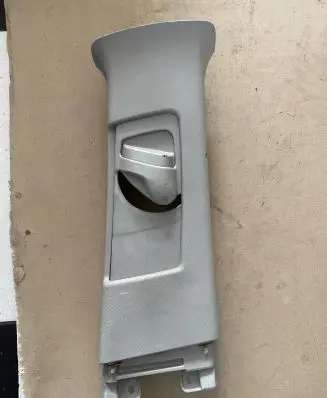Toyota Auris E180 Seat belt trim 