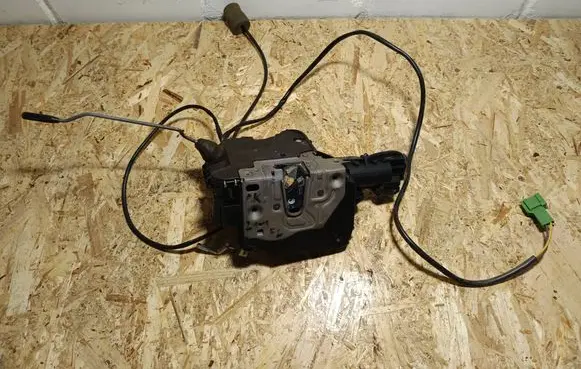 Mercedes-Benz CLS C219 Front door lock 2197200935