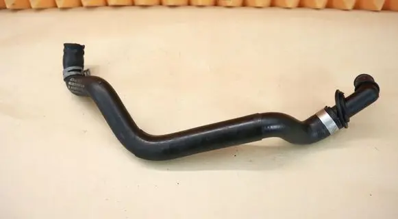 Mercedes-Benz CLS C219 Engine coolant pipe/hose 2118302796 A2118302796