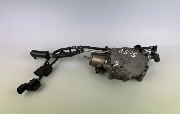 Audi A5 8T 8F Vacuum pump 06J145100C
